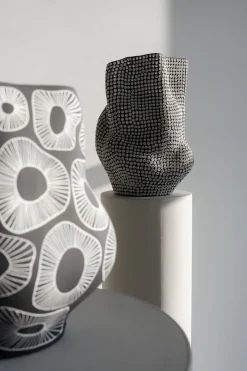 KARE Deko Vase Anemone Schwarz 43cm